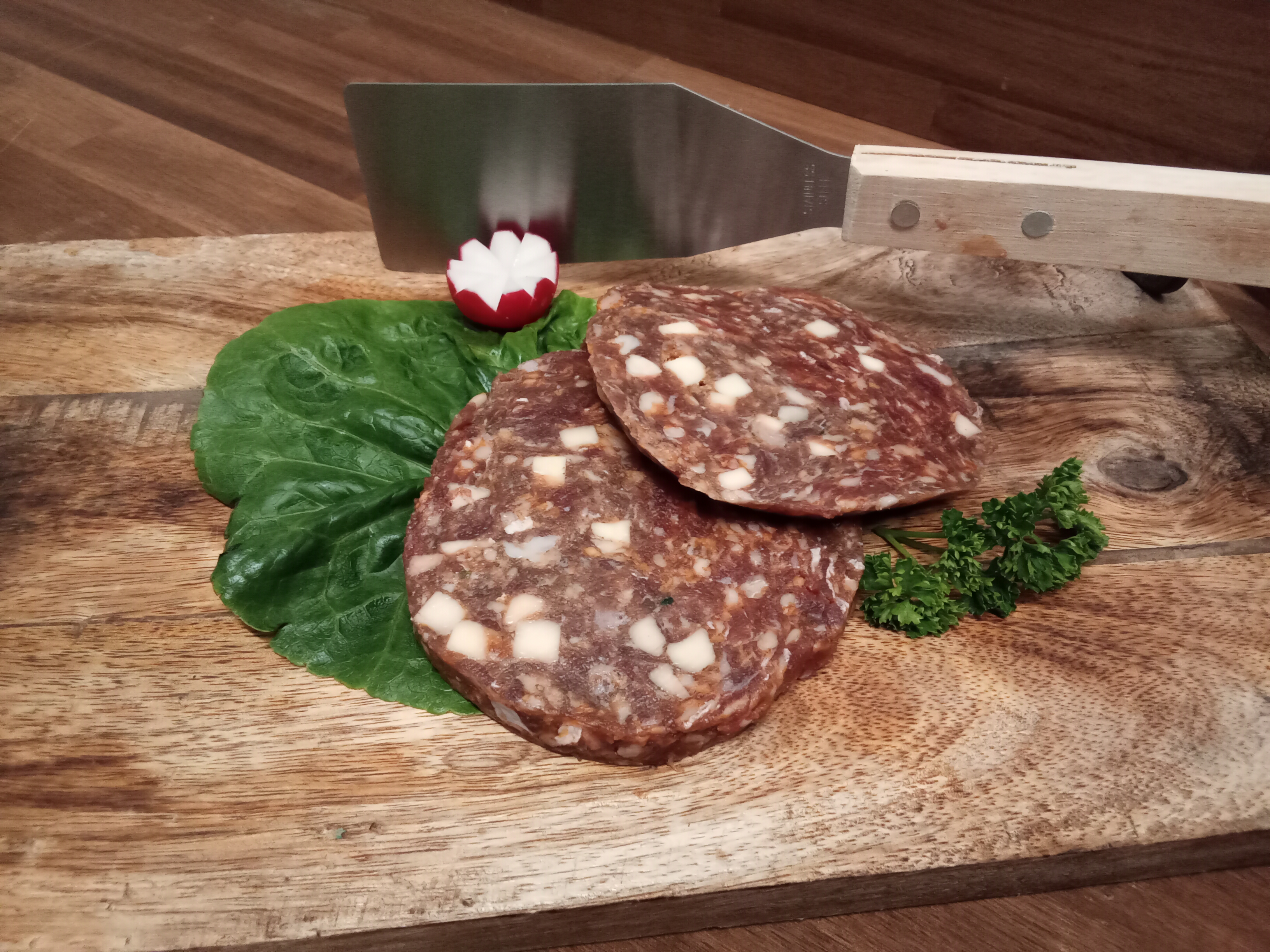 Aufgeschnittene hausgemachte Salami