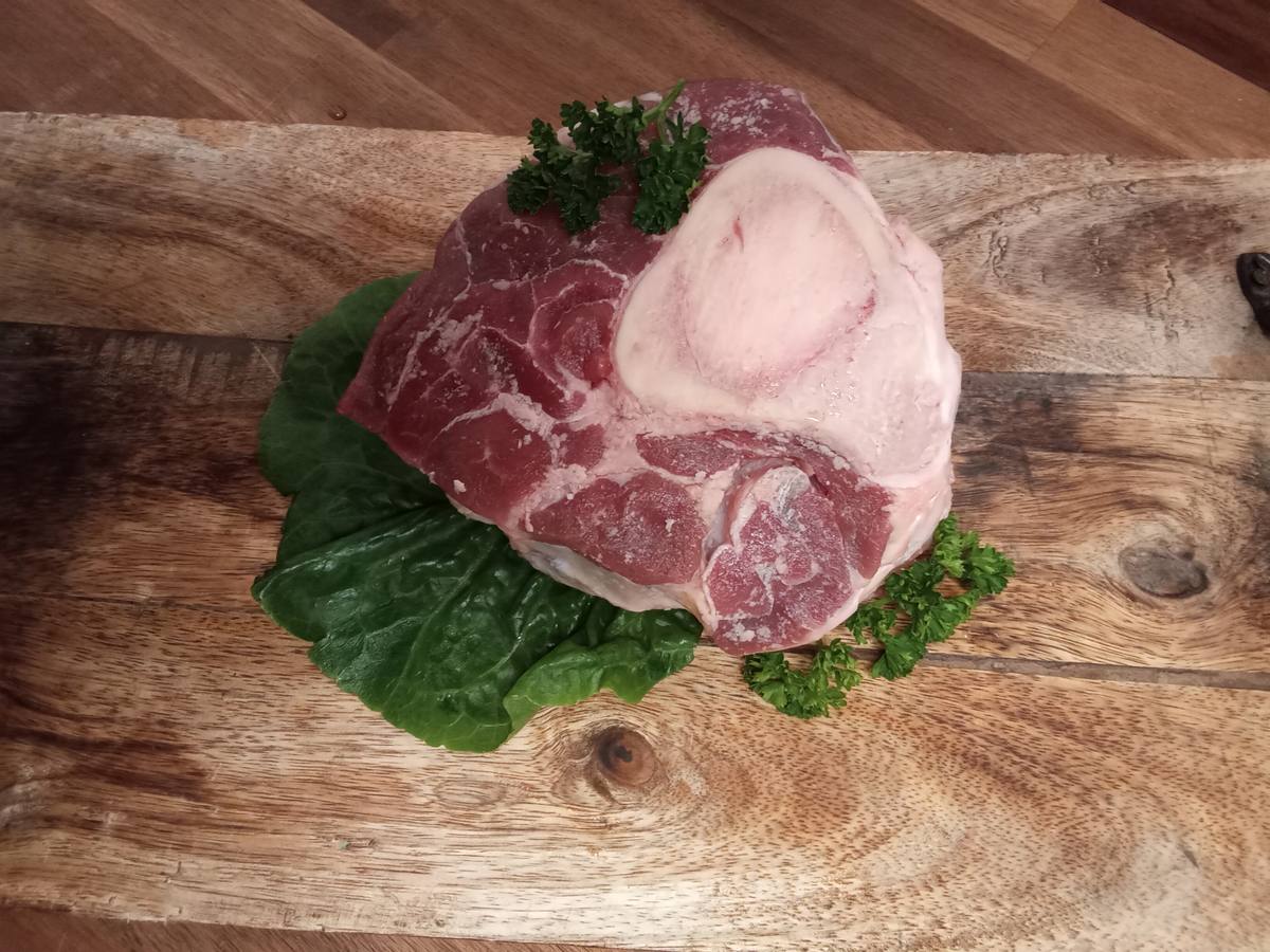 Frische Rindfleischzuschnitte aus eigener Haltung